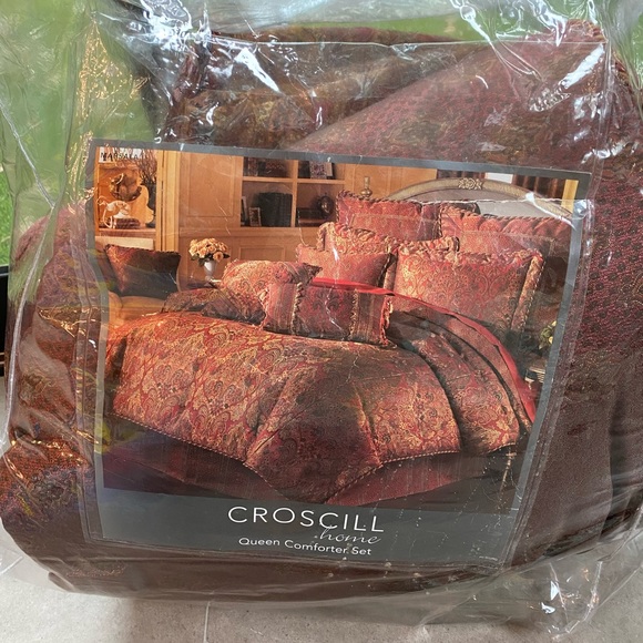Croscill Bedding Croscill Queen Comforter Set Brand New Poshmark